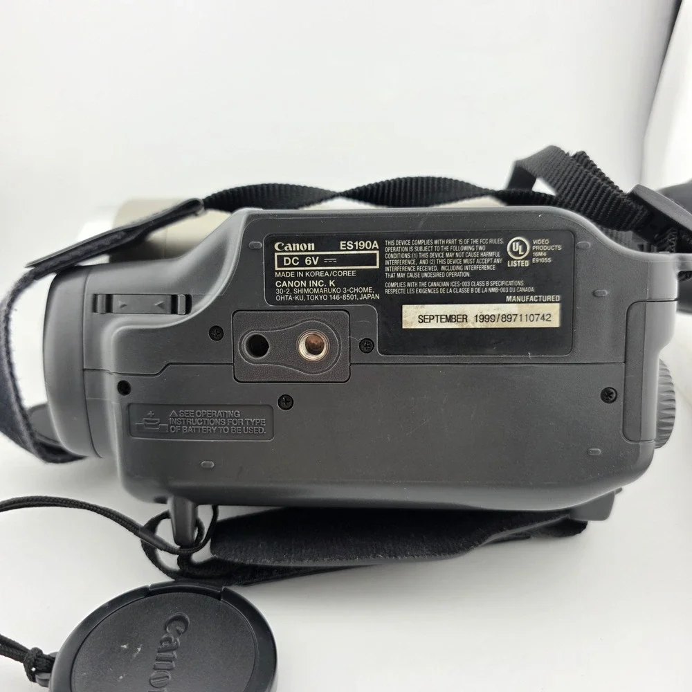 Canon Camcorder ES190 8mm NTSC Silver 22x Optical 440x Digital Zoom Tested Read
